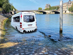 SMARTBOX - Coffret Cadeau 2h de balade en bateau bus avec coupe de champagne pour 2 à Paris -  Sport & Aventure