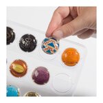 Feuilles transparentes Compart pour ranger 35 muselets de champagne.