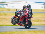 SMARTBOX - Coffret Cadeau Baptême passager en moto : 3 tours à l'arrière d'un pilote professionnel sur le circuit de Magny-Cours -  Sport & Aventure