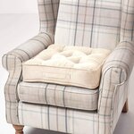 Coussin d'assise rehausseur en suédine Crème  50 x 50 x 10 cm - HOMESCAPES