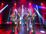 SMARTBOX - Coffret Cadeau Une entrée pour un spectacle de cabaret avec champagne près de Bordeaux pour 2 personnes -  Sport & Aventure