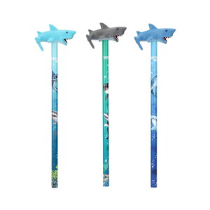 1 crayon à papier avec une figurine requin - modèle aléatoire*