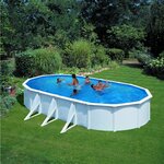 Piscine ovale blanche