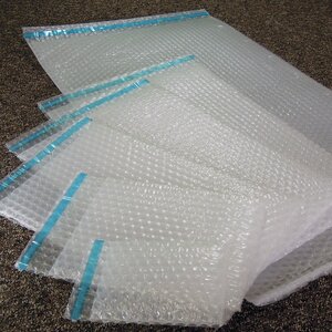 Lot de 50 sachets bulles d'air 100x120 mm avec rabat adhésif