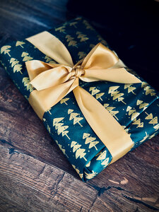 Papier Cadeau Réutilisable Emballage Furoshiki Coton Recyclé : Sous la neige en Vert Sapin (Taille M) 55x55 cm collection monochrome