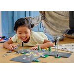 Lego city 60304 intersection a assembler  jeu construction ville avec panneaux et routes a imbriquer pour garçon ou fille