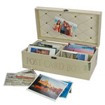 Boîte de rangement rétro pour cartes postales.