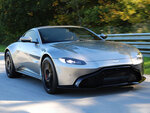 SMARTBOX - Coffret Cadeau Stage de pilotage : 2 tours sur le circuit de Haute Saintonge en Aston-Martin Vantage -  Sport & Aventure