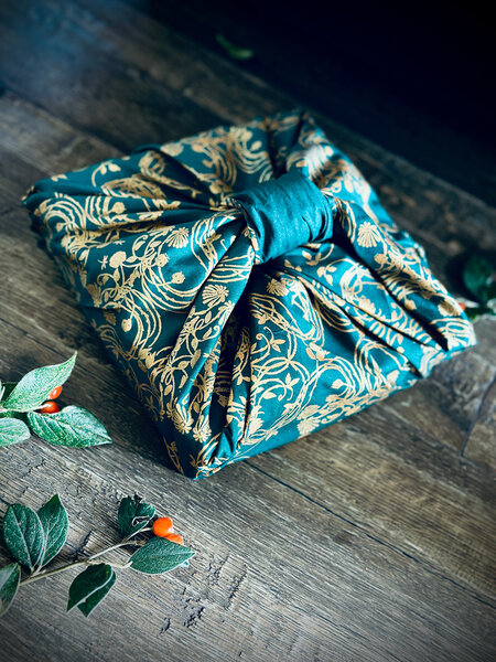 Papier Cadeau Réutilisable Emballage Furoshiki Coton Recyclé :  Jardin Secret en Vert Sapin (Taille M) 55x55 cm collection monochrome