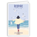 Carte Joyeux Anniversaire avec Enveloppe - Mini Poster Format 17x11 5cm Style Rétro Vintage - Respire l'air du large Femme face à la Mer Plage Mouettes - Fabriquée en France