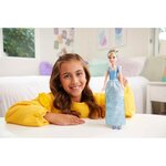 Mattel HLW06 - Cendrillon articulée avec tenue scintillante et accessoires