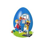 Joueurs de Basket-ball avec panier
