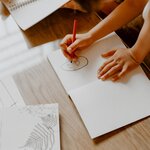 Carnet dos carré collé pages blanches - Les hirondelles en vol - Blanc