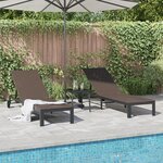 vidaXL Chaises longues 2 Pièces avec roues et table en poly rattan marron