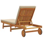 Chaise longue avec des roulettes et un coussin beige en bois massif