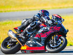 SMARTBOX - Coffret Cadeau Baptême passager en moto : 3 tours à l'arrière d'un pilote professionnel sur le circuit de Nogaro -  Sport & Aventure
