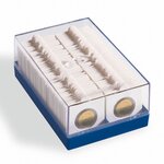 Coffret pour 100 monnaies sous cadres cartonnés.