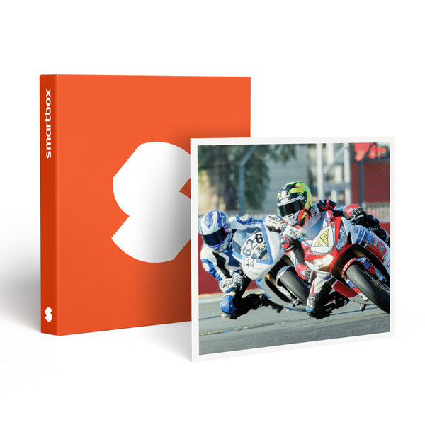 SMARTBOX - Coffret Cadeau Baptême en moto ou pilotage de voiture de sport sur le circuit de Magny-Cours -  Sport & Aventure