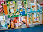LEGO Friends - Ensemble des Appartements et Boutiques de Heartlake City - 42670