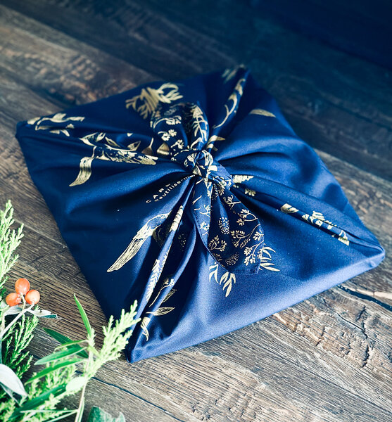 Papier Cadeau Réutilisable Emballage Furoshiki Coton Recyclé : Chante d'Aube en Bleu Minuit (Taille M) 55x55 cm collection monochrome