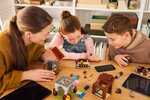 LEGO Minecraft - L'Avant-Poste de Pillards et le Ravageur - Ensemble de Construction 21278 pour Enfants