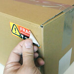 Lot de 1000 Etiquettes FRAGILE dimension 4x10 cm
