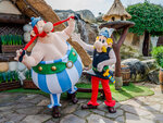 SMARTBOX - Coffret Cadeau Séjour Parc Astérix : Billets d’entrée pour 2 adultes et 1 enfant Basse Saison (2 jours) et nuit à l’Hôtel Les Quais de Lutèce -  Séjour
