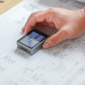 Loupe cube numérique à poser LED-UV.