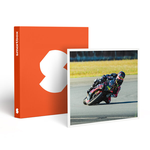 SMARTBOX - Coffret Cadeau Baptême passager en moto : 3 tours à l'arrière d'un pilote professionnel sur le circuit de Nogaro -  Sport & Aventure