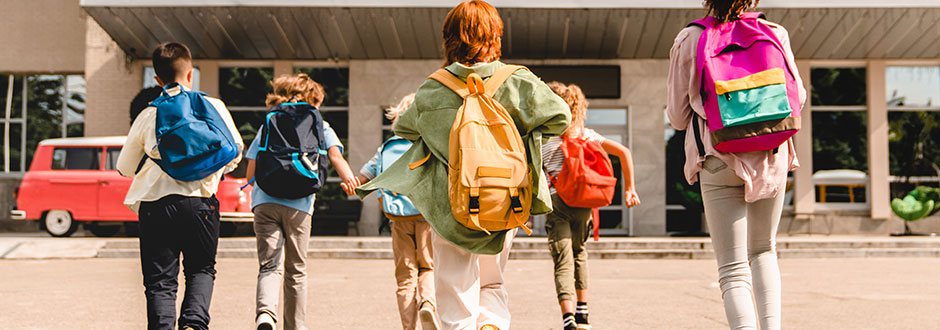enfants qui font leur rentrée scolaire