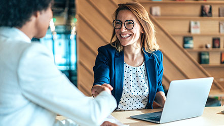 Recruter en offrant des avantages compétitifs même en étant une TPE