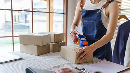 Envoyer un petit colis ManoMano à l’international avec Delivengo Easy