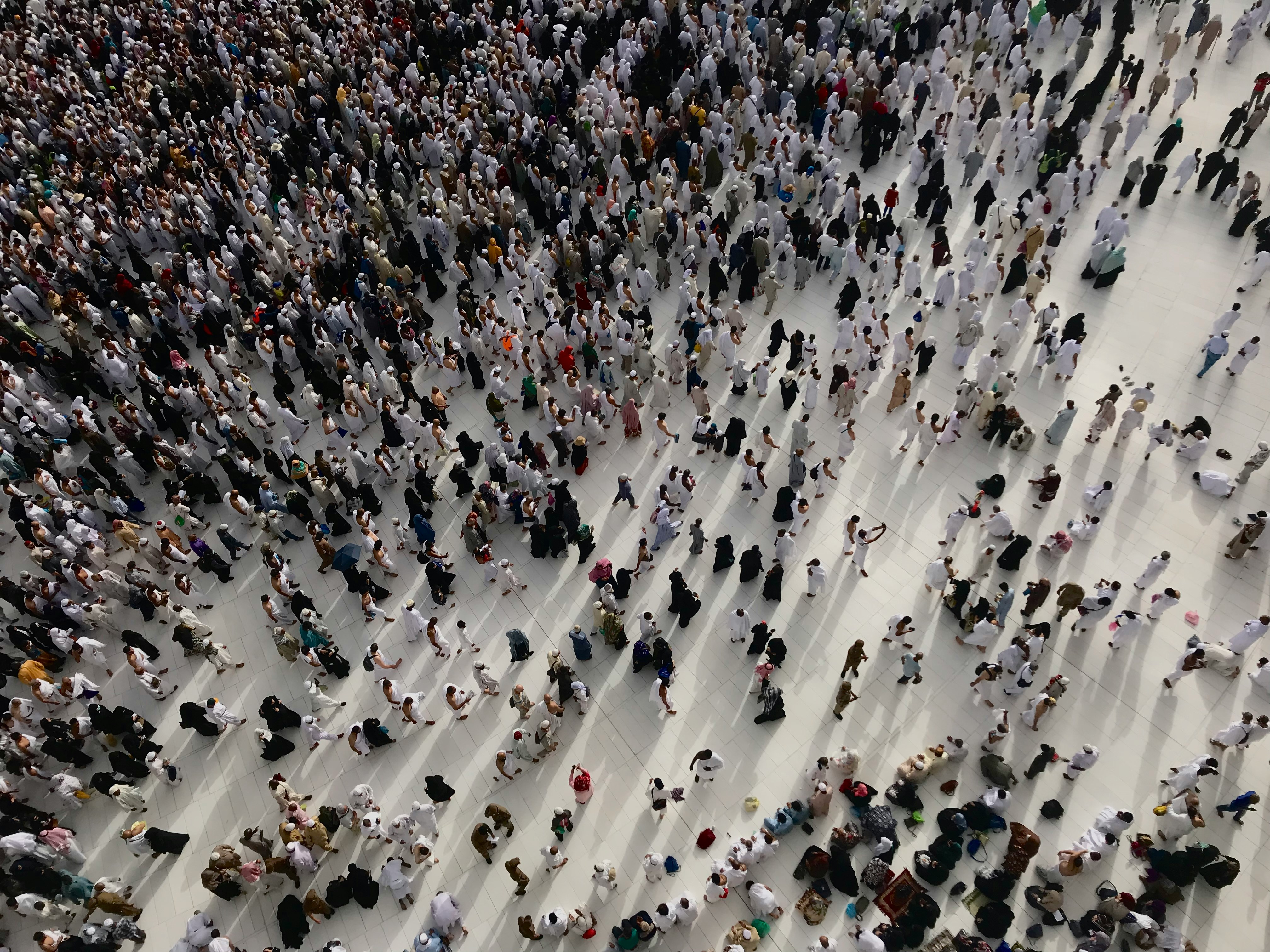 personnes qui marchent