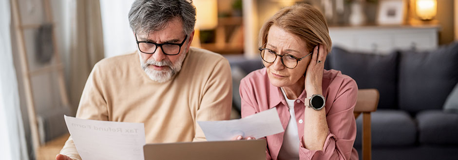 Couple calculant le montant de sa future retraite