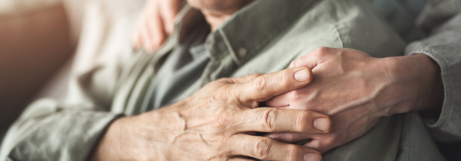 Aidant familial aux côtés de son proche âgé